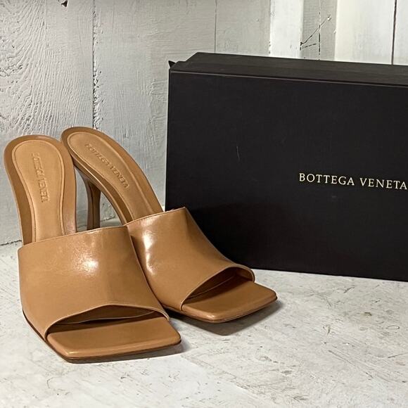 NWT Bottega Veneta Leather Slip On Wide Strap Heeled Mules Nude Womens 40 / US 9 - Picture 3 of 8